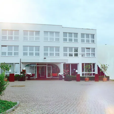 Parkhotel فندق 4*